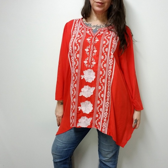 ANDREE Embroidered Sharkbite Tunic Roll Sleeves - Picture 4 of 8